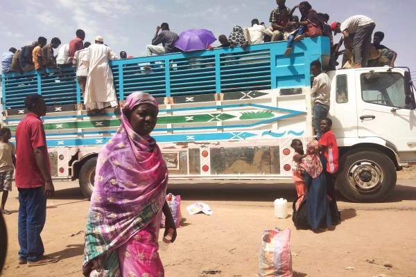 Войната и гладът рискуват да унищожат Судан, където сраженията между