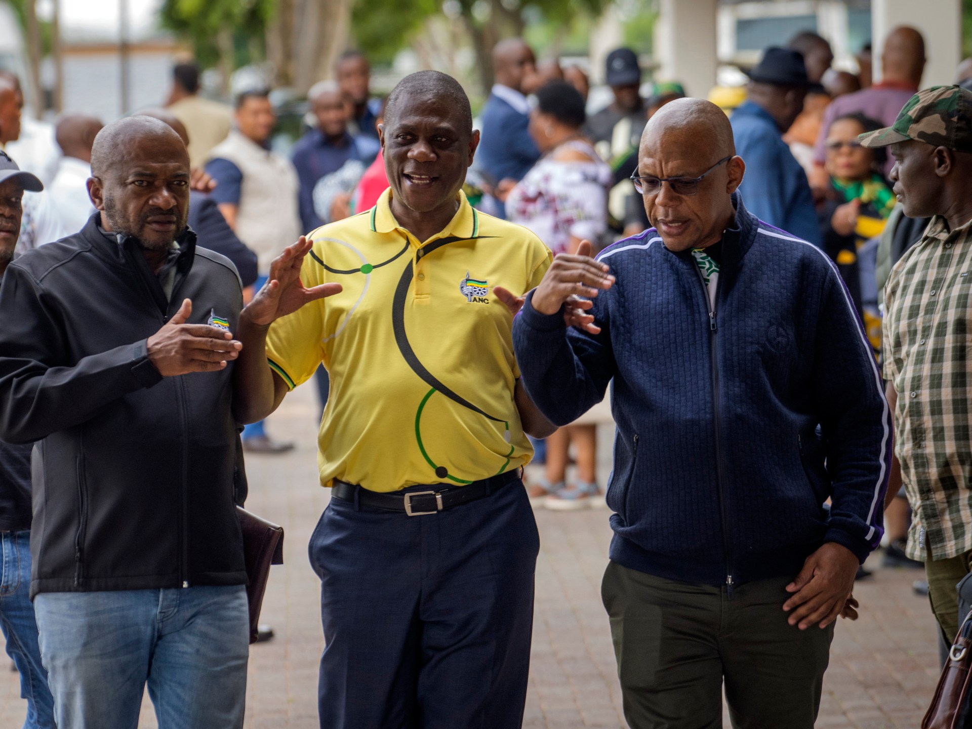 Agen keamanan wakil presiden Afrika Selatan menghadapi penyerangan |  Berita