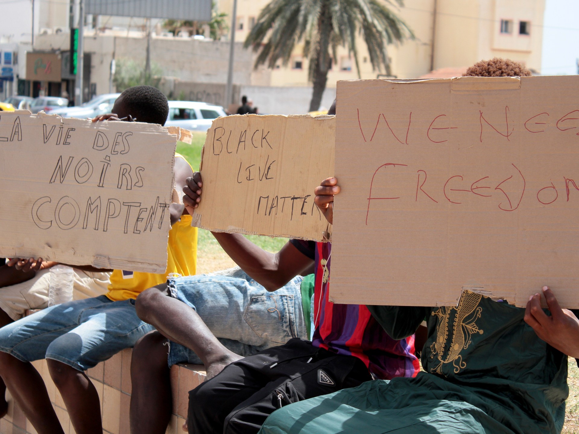 Pengungsi kulit hitam tetap terjebak di sepanjang perbatasan antara Tunisia, Libya |  Berita Pengungsi