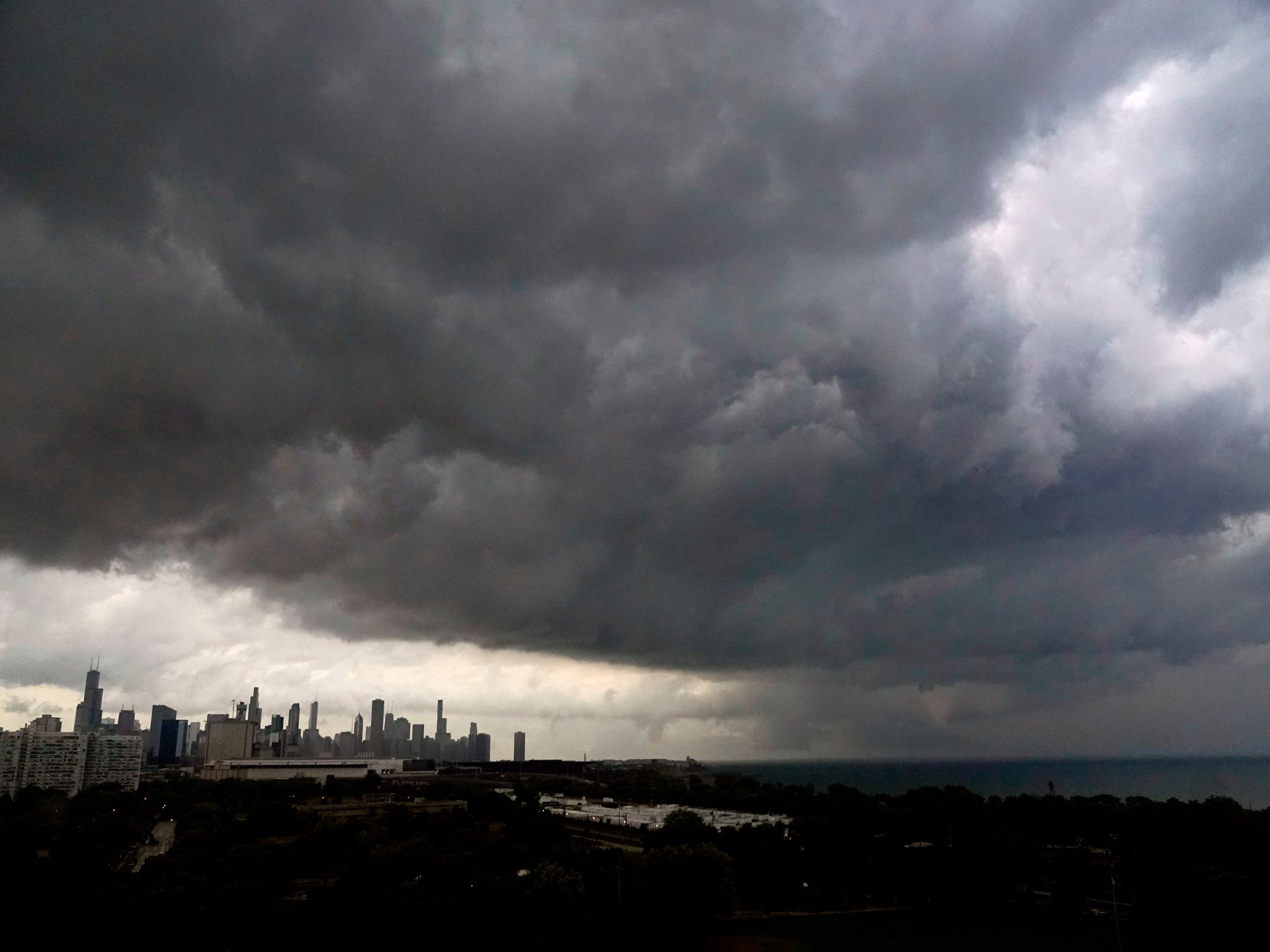 Tornado mendarat di dekat wilayah metropolitan Chicago yang padat penduduk |  Berita Cuaca