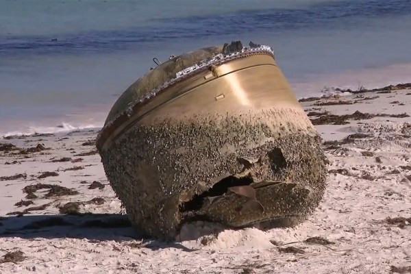Мистериозно устройство на австралийски плаж, идентифицирано като отломки от индийска ракета