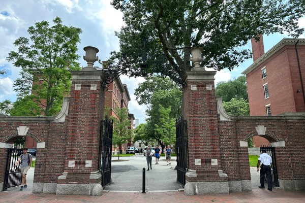 Министерството на образованието на САЩ започна разследване на приема по наследство в Харвард