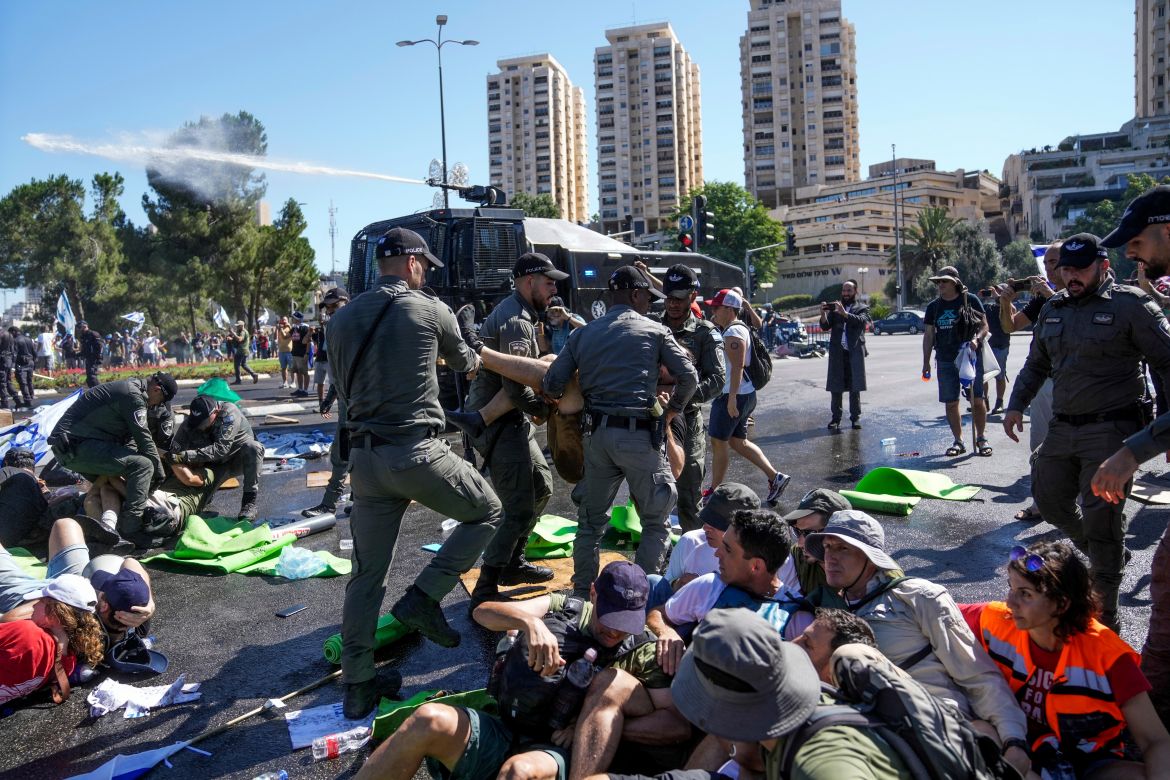 Israeli police disperse demonstrators blocking the road