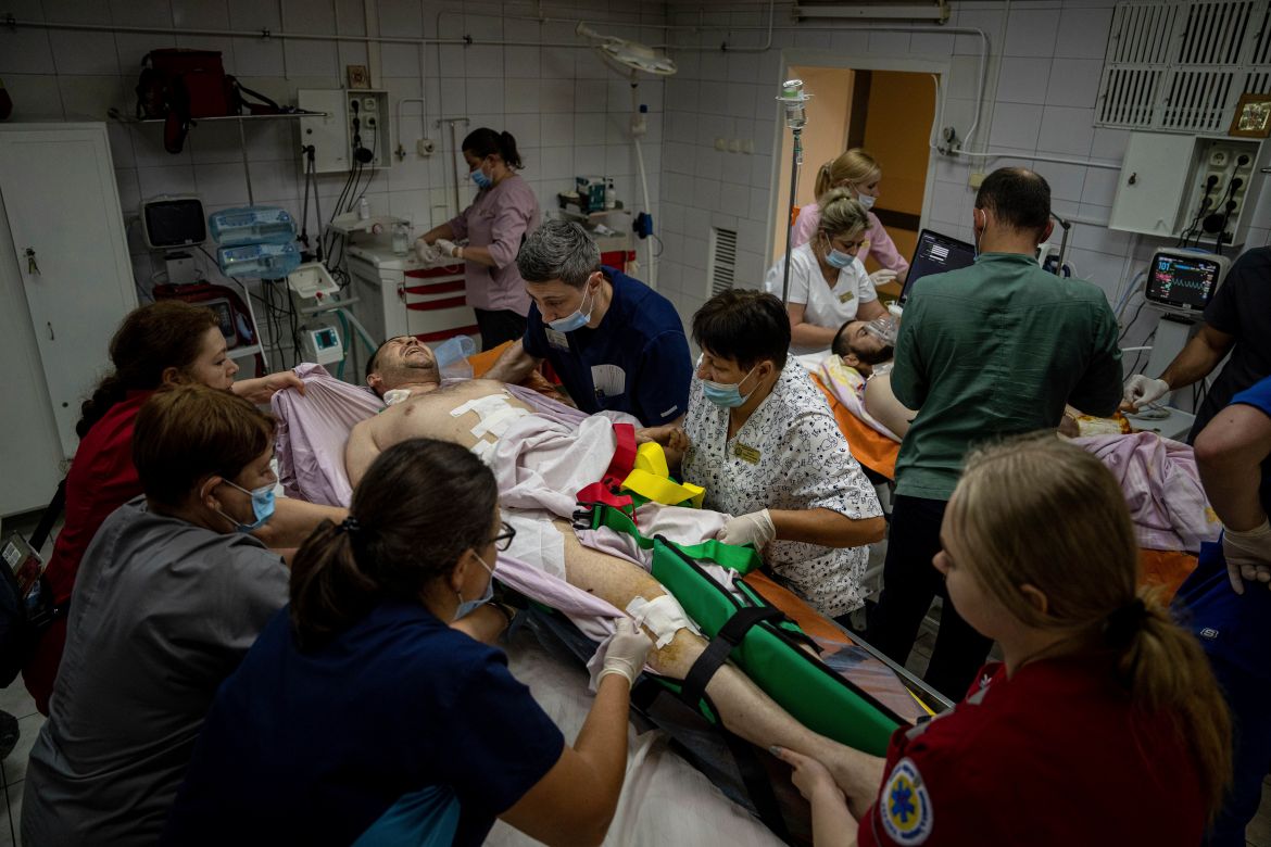 Medical staff move a seriously wounded Ukrainian serviceman