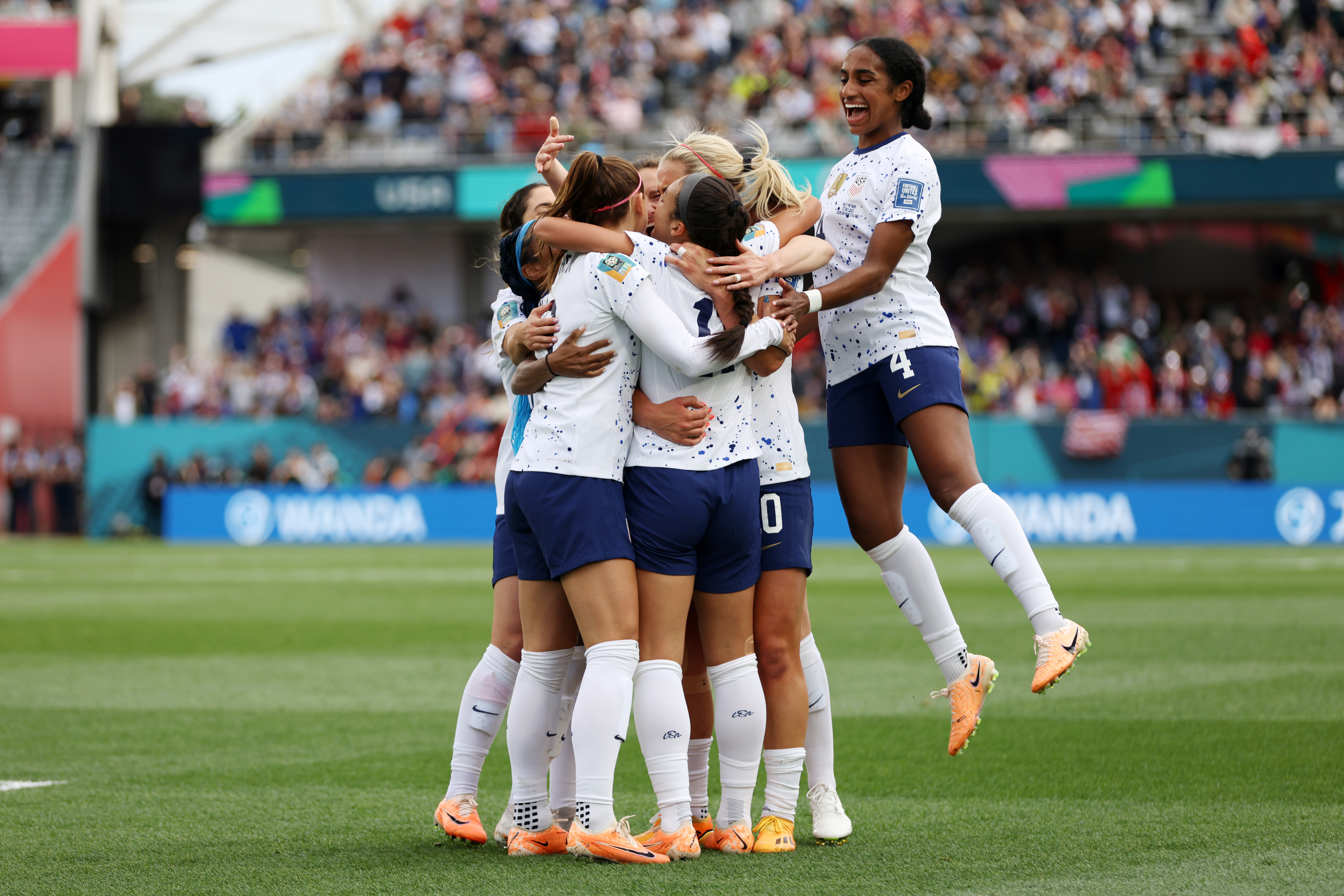I hate US sports. The women's football team is making it more