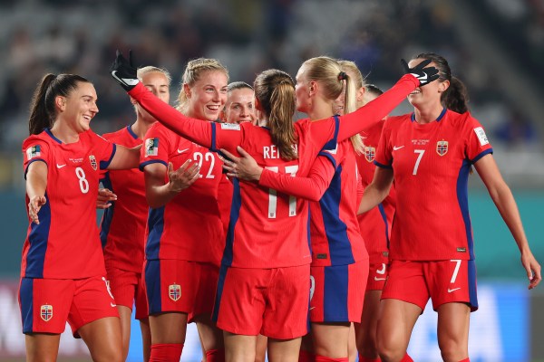 Норвегия се класира за осминафиналите на Световното първенство за жени, след като победи Филипините