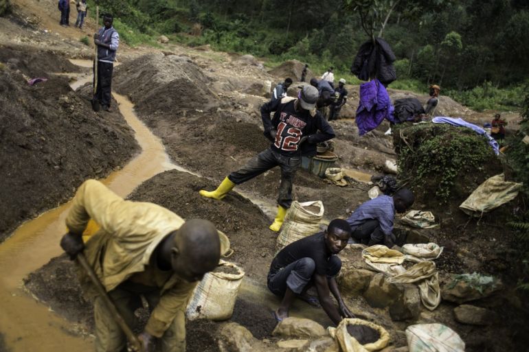 People work at the Kalimbi cassiterite artisanal mining site north of Bukavu, in Democratic Republic of Congo, on March 30, 2017