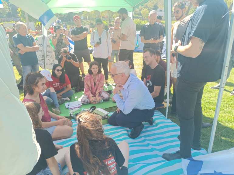 Tenda kota didirikan di luar Knesset Israel menjelang pemungutan suara |  Politik