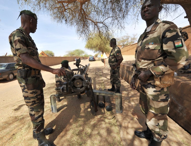 Niger's soldiers stand guard on February 22, 2010