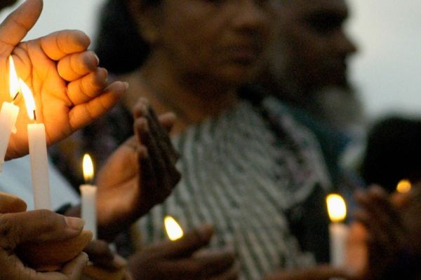 Преди 40 години тълпи в Шри Ланка изгориха живи 13