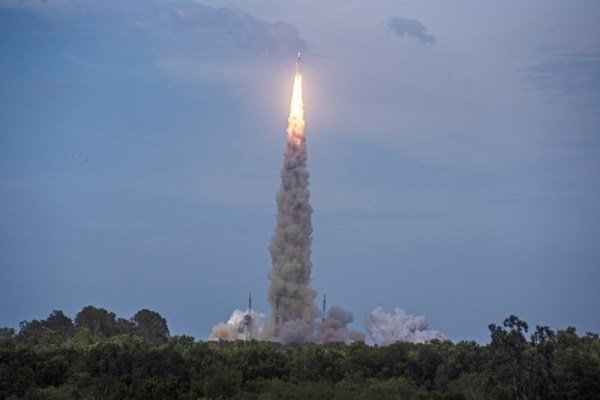 Индийската космическа мисия Chandrayaan-3 навлезе в орбитата на Луната