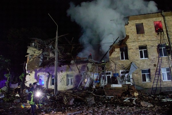 Украйна нареди цивилна евакуация на районите на Харков, докато руснаците напредват