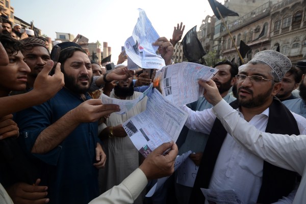Снимки: Протести в Пакистан срещу високите сметки за електричество