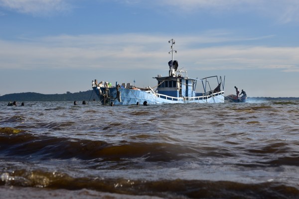 Инцидент с лодка на езерото Виктория уби най-малко 20 в Уганда; няколко изчезнали