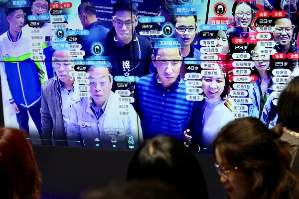 Китай изготвя правила за технологията за лицево разпознаване на фона на оплаквания за поверителност
