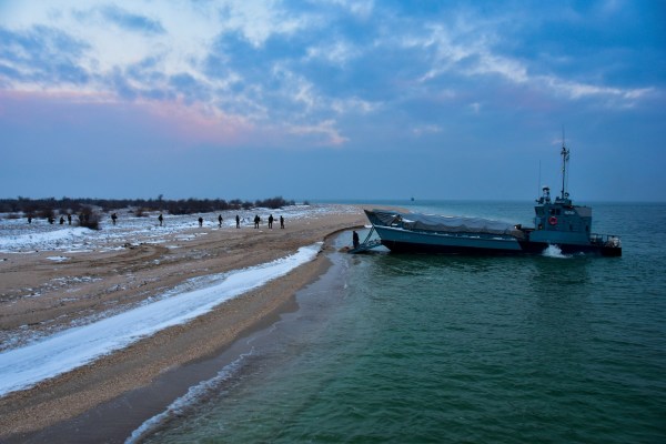 Русия заяви че е унищожила четири военни катера превозващи до