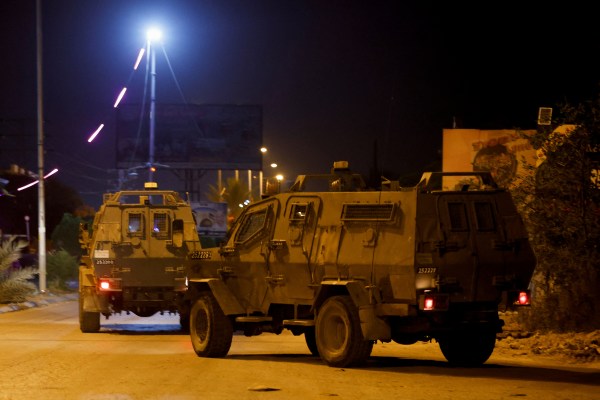 Израелските сили убиха двама палестинци по време на нападение на