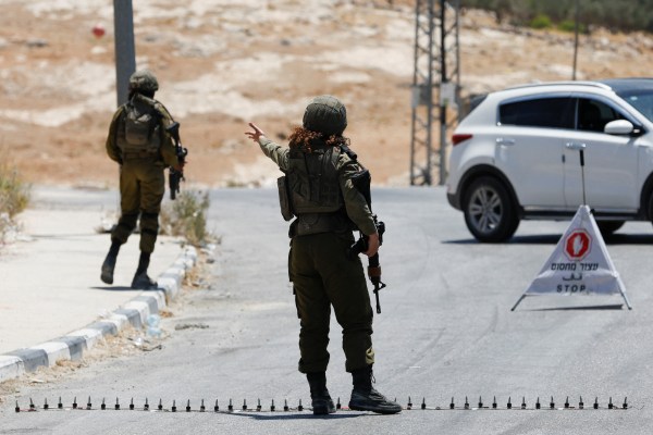 Двама израелци бяха застреляни в окупирания Западен бряг от заподозрян