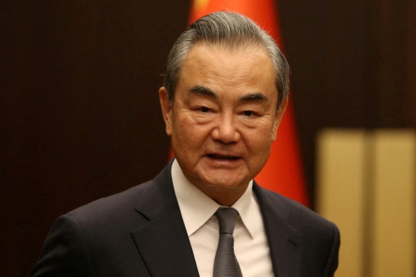 САЩ официално поканиха външния министър на Китай Уанг И във Вашингтон