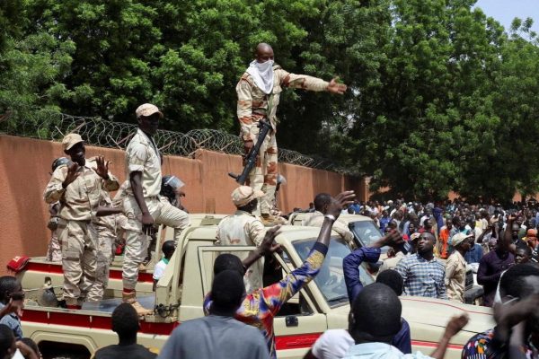 Нигер отваря отново границите си с пет съседни страни седмица след преврата