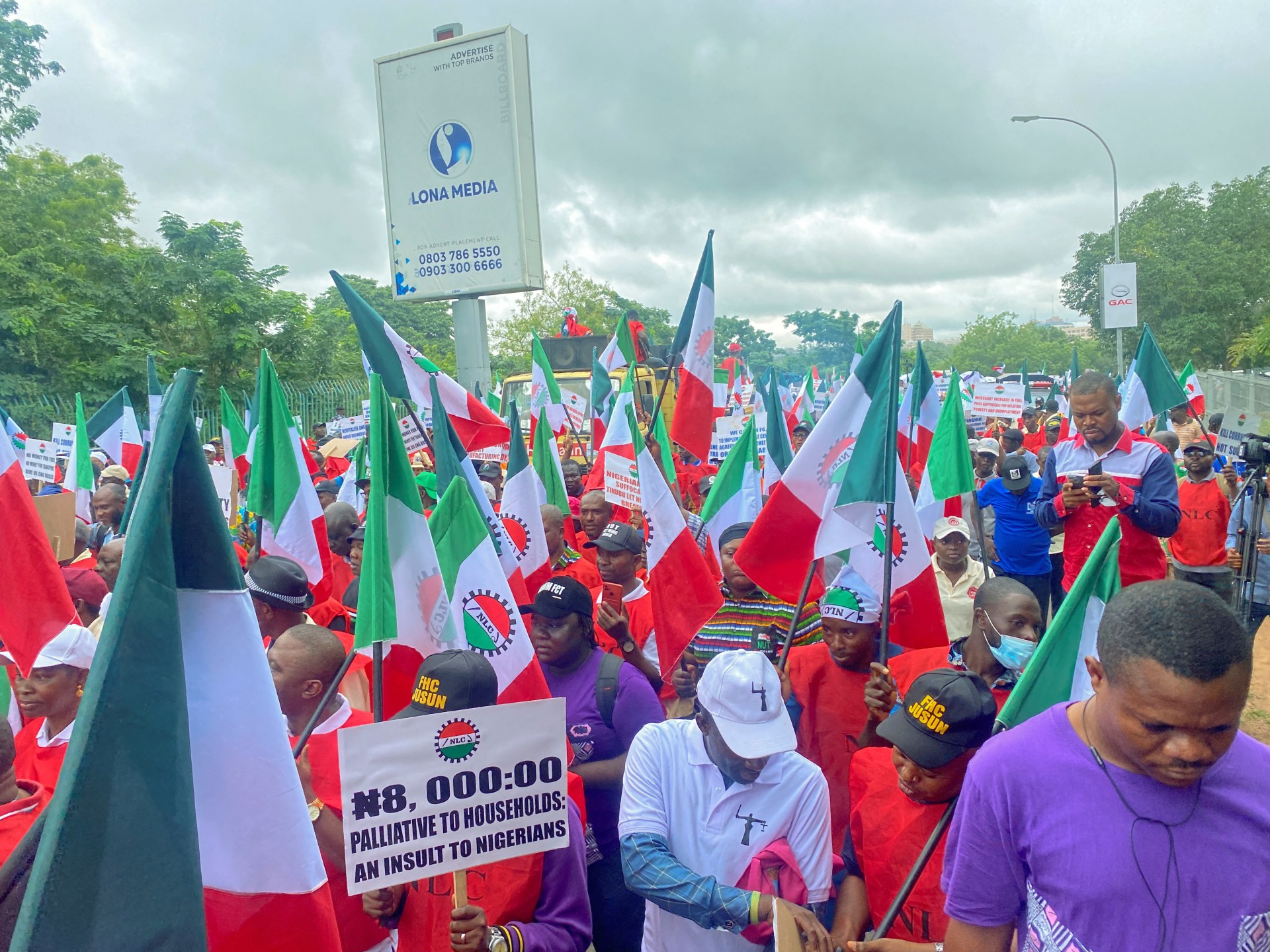 Tinubu bertemu dengan serikat pekerja saat pemogokan berlanjut di seluruh Nigeria |  Berita Protes