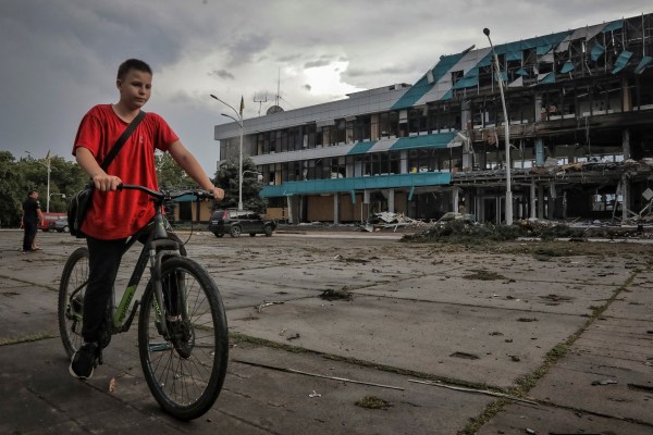 Нерви, апатия, докато войната на Русия разтърсва румънските градове близо до Украйна