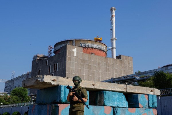 Украйна е ударила купола над спрян реактор в контролираната от