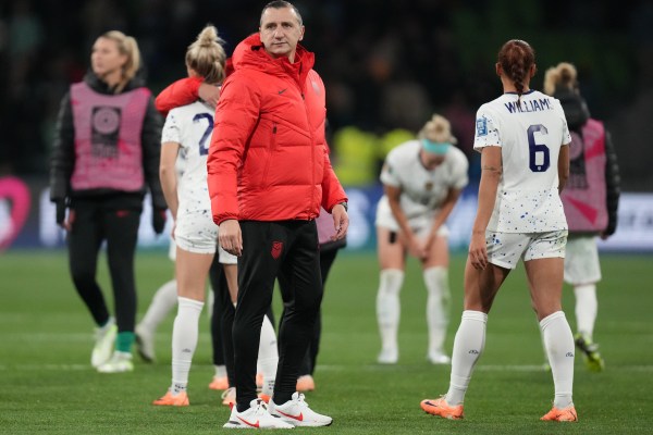 След ранното отпадане от Световното първенство треньорът на женския отбор на САЩ Андоновски се оттегля