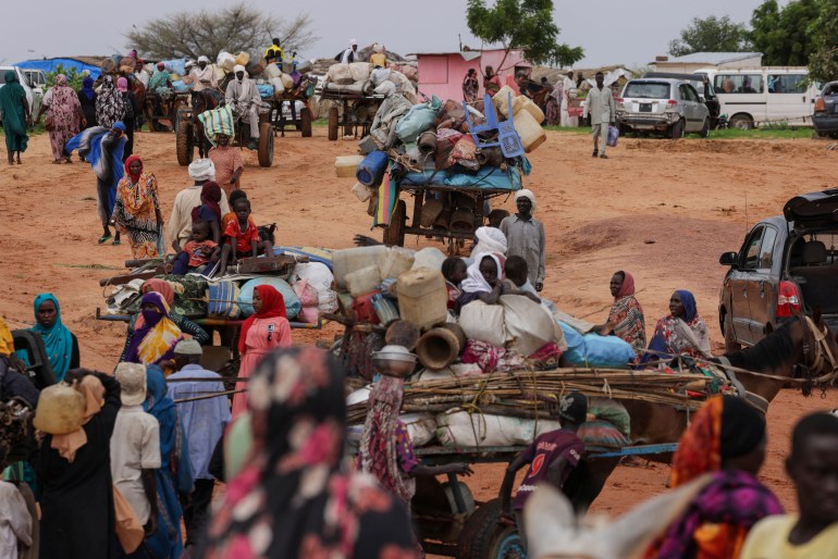 Chadian cart owners transport belongings of Sudanese people who fled the conflict in Sudan's Darfur region, while crossing the border between Sudan and Chad in Adre, Chad August 4, 2023. REUTERS/Zohra Bensemra 