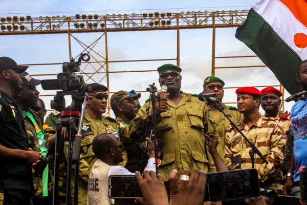 САЩ призовават лидерите на преврата в Нигер да се оттеглят в „директен контакт“