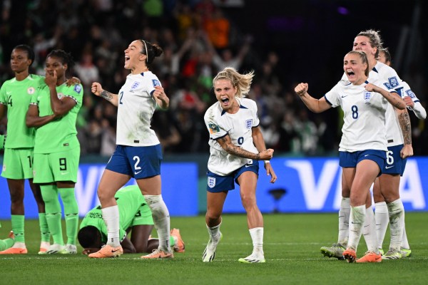 Англия победи Нигерия с 4-2 след изпълнение на дузпи и стигна до четвъртфиналите на Световното първенство