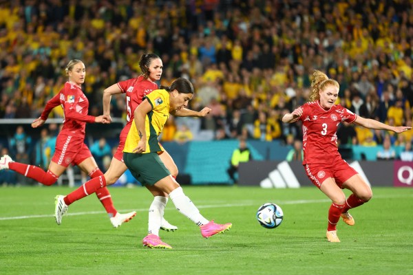 Австралия преодолява Дания с 2-0 и се класира за четвъртфиналите на Световното първенство
