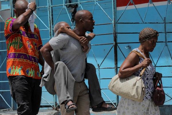 Кризата в Хаити се задълбочава, тъй като хиляди са разселени поради насилие