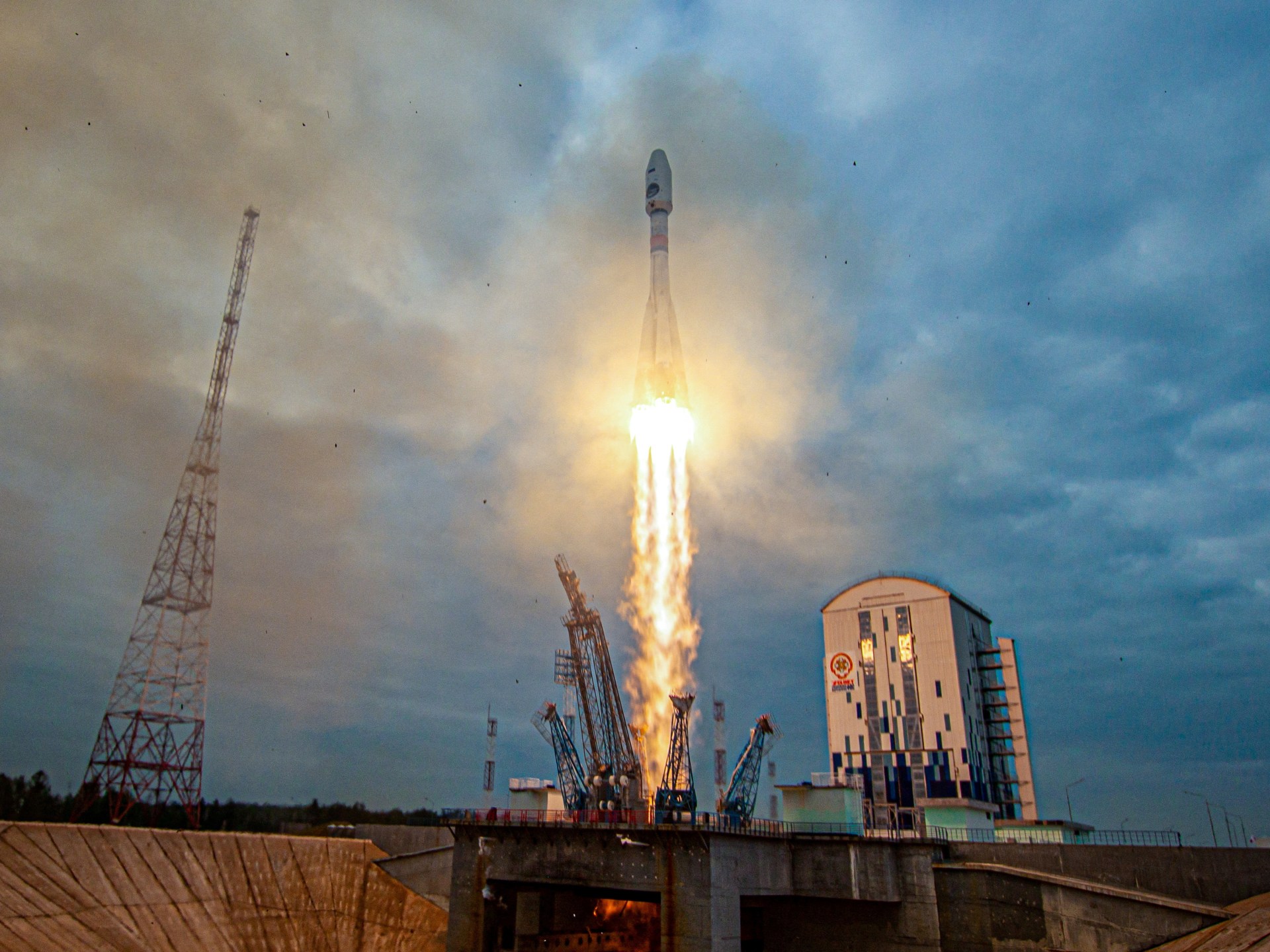 러시아 우주선이 달 착륙 준비를 위해 달 궤도에 도달 |  우주 뉴스