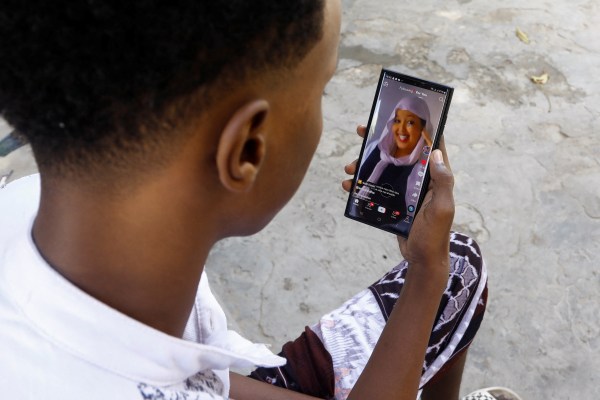 В неделя сомалийските власти издадоха заповед, забраняваща достъпа до няколко