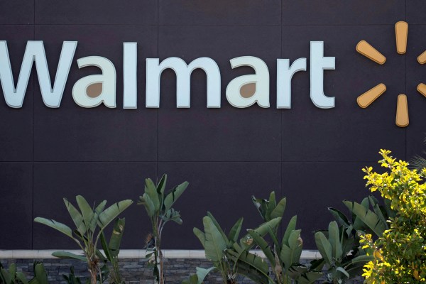 Канадският корпоративен надзор ще разследва Walmart, Hugo Boss и марката