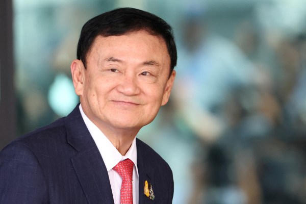 Бившият тайландски премиер Таксин е обвинен в обида към кралството