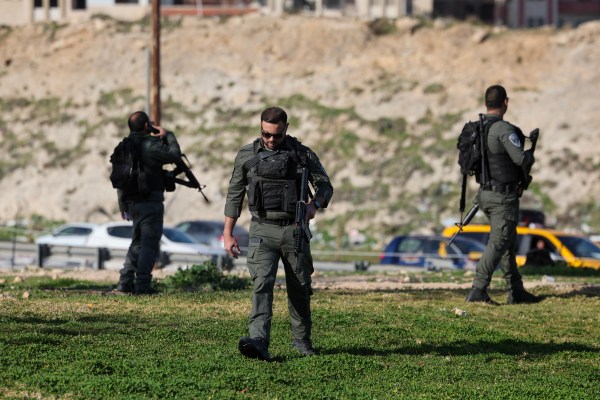 Палестинец беше застрелян, след като рани 6 израелци в незаконно селище