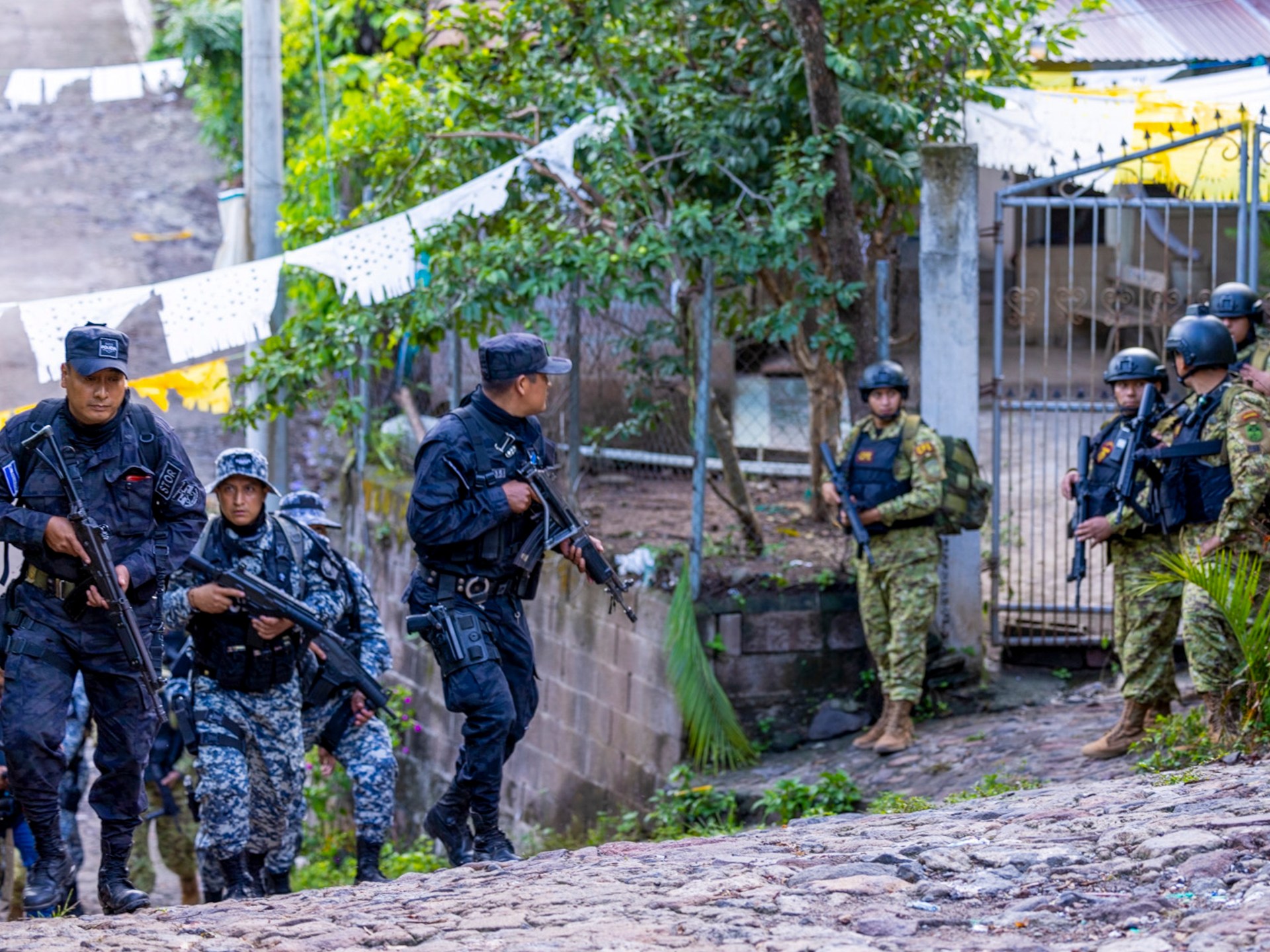 El Salvador mengirim 8.000 tentara, polisi ke provinsi pedesaan dalam penumpasan geng |  Berita