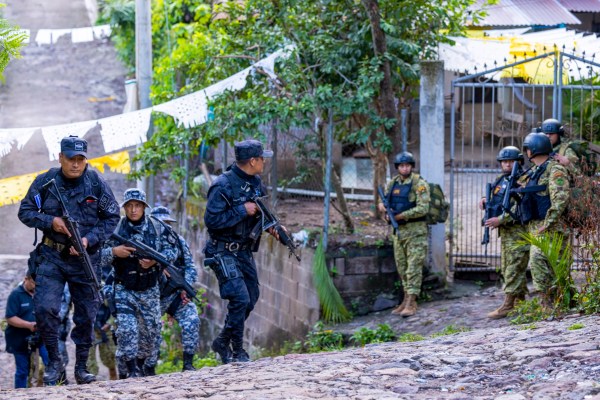 Хиляди войници от Ел Салвадор обкръжиха провинцията в репресии срещу банди