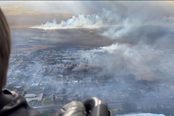 Смъртоносни горски пожари опустошават остров Мауи на Хаваите