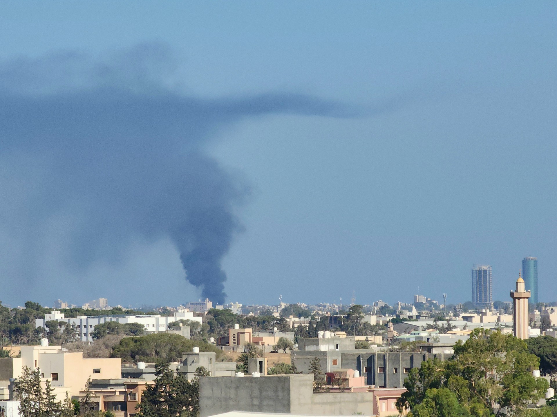 Libya’nın Trablus kentindeki çatışmalar, ölü ve yaralı haberleri içinde büyüyor.