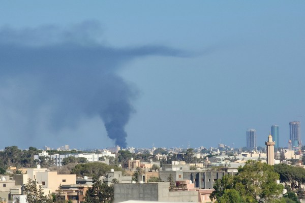 Сблъсъците между съперничещи си милиции в либийската столица оставиха жителите