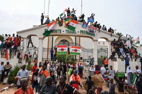 Митинг в подкрепа на преврата в Нигер след заплаха от военна намеса