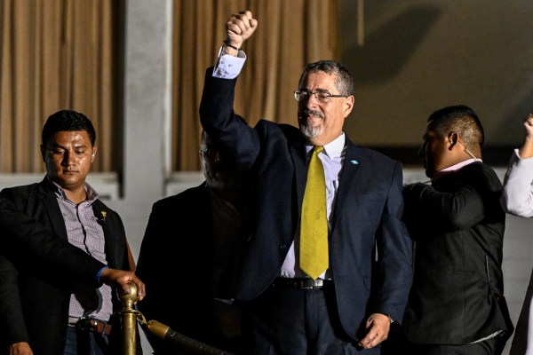 Върховният избирателен трибунал на Гватемала обяви Бернардо Аревало за победител