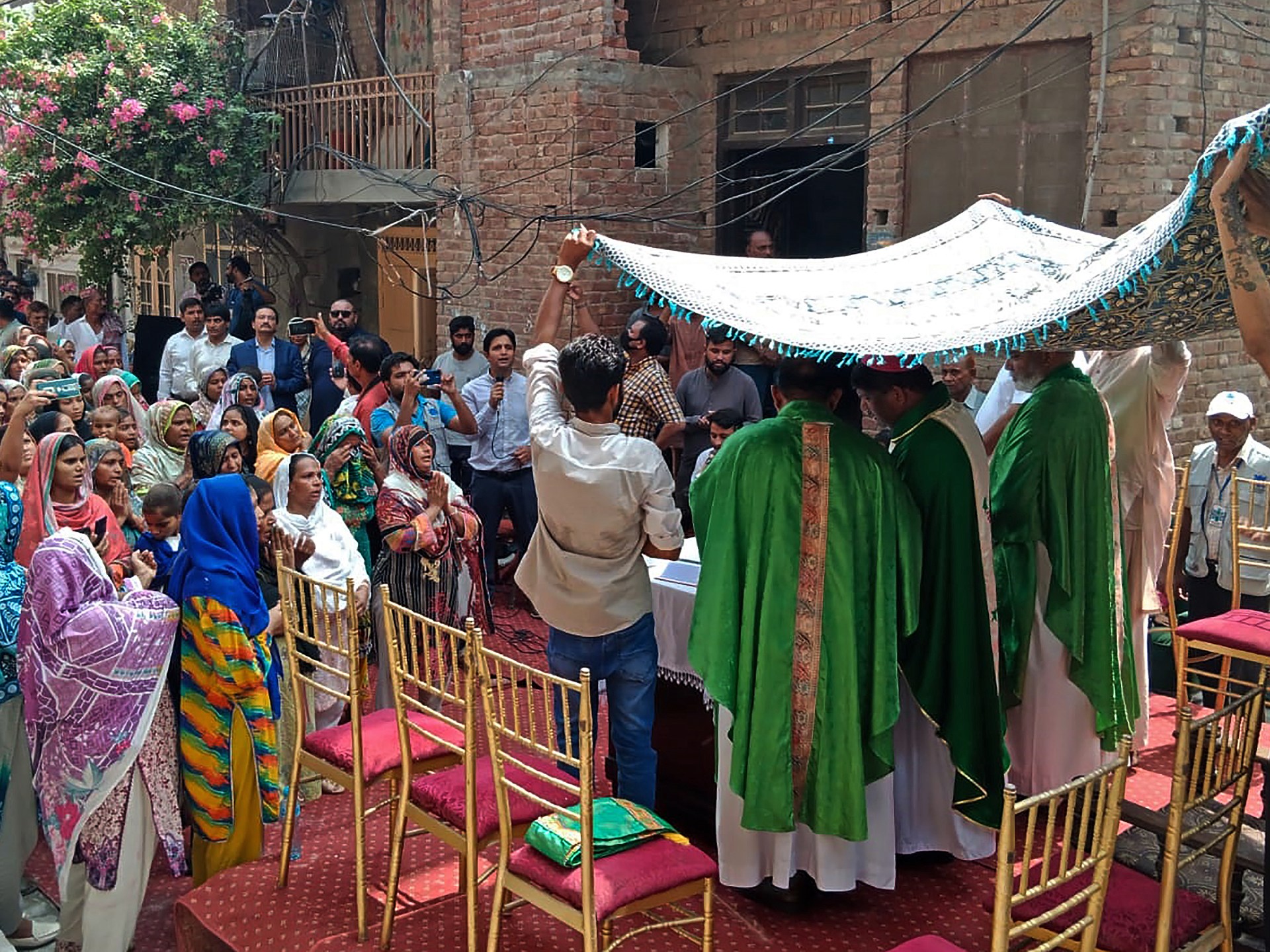 المسيحيون الباكستانيون يقيمون صلاة الأحد في الكنائس المسببة للانقسام |  اخبار دينية
