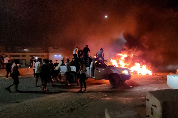 Стотици хора демонстрираха през нощта в столицата на Либия и