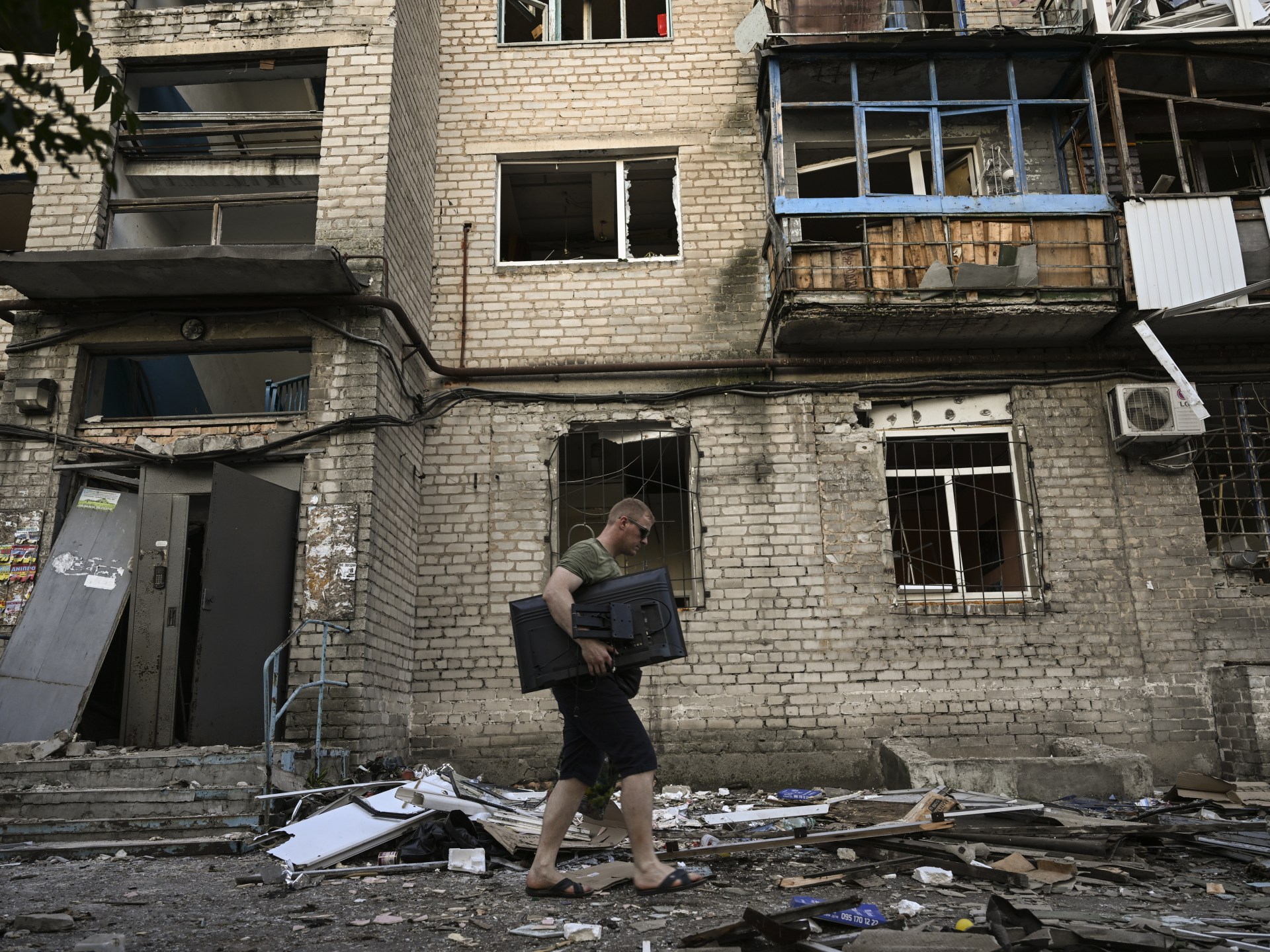 Ukraine says Russian missile attack kills 11 in eastern town | Russia-Ukraine war News