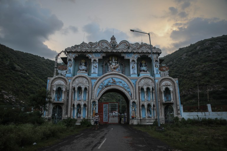 The main entrance to the Nalhar Mahadev Mandir