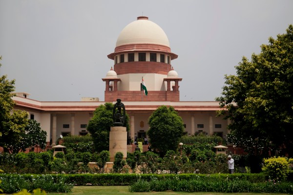 Върховният съд на Индия започна да изслушва множество петиции, оспорващи